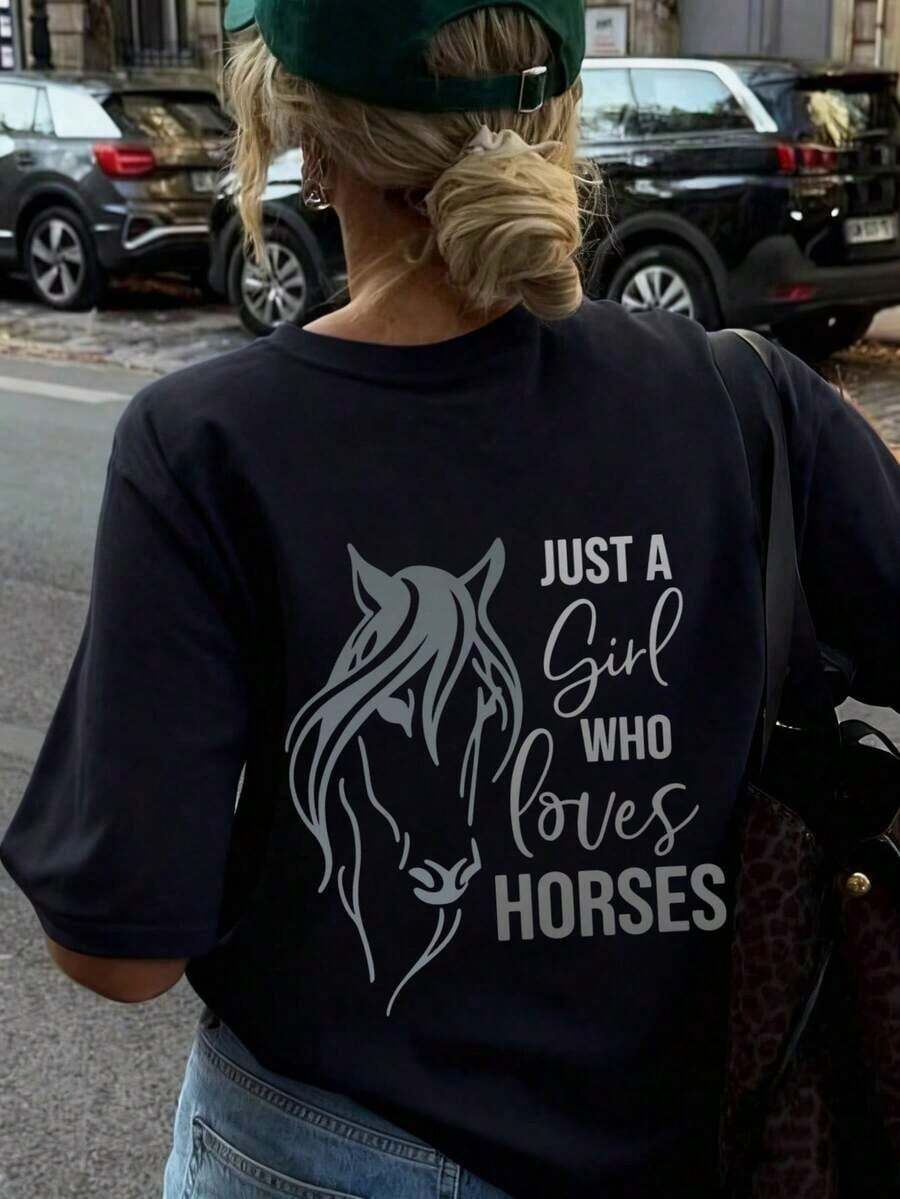 2026 New Cotton-Shirt: Women's Short-Sleeved Crew Neck T-Shirt For Summer, Soft And Comfortable, Casual And Versatile. Casual Style With An Equestrian Theme, Featuring The English Lettering "Just A Horse Lover," Radiating Youthful Vitality. Suitable For Equestrian Culture, Street Style, Everyday Wear, Running, Leisure, Gatherings, Parties, And Various Occasions. Loose And Urban Style, Also Very Suitable For Outdoor Wear; A Summer Option In Black. - 黑色 - 查看 1