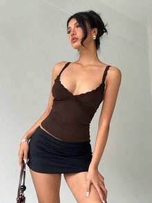 Camiseta ajustada de mujer con cuello en pico profundo, encaje burdeos y parches - Café integral - Ver 6