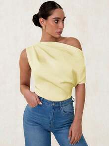 Blusa de mujer con hombro asimétrico con volantes de satén, elegante y casual para fiesta, ir al trabajo y uso diario, estilo francés de primavera/verano con un solo hombro descubierto - Amarillo - Ver 6