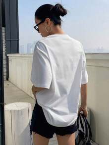 Camiseta con estampado fotográfico y texto "ACTIVE", estilo urbano, ideal para un look casual moderno y con aire streetwear. - Blanco - Ver 8
