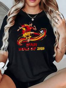 Jugador con uniforme rojo y amarillo pateando un balón rodeado de trazos de fuego que simbolizan pasión fuerza y orgullo deportivo de Espa?a hacia el torneo mundial 2026 camiseta de mujer moderna cómoda para fanáticas del fútbol - Negro - Ver 8