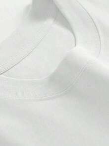 100% Pure Cotton, Breathable And Gentle On The Skin. Classic Crew Neck Design, Slim Fit, And Flattering For All Body Types. Fashionable Print With A Minimalist Style And High-Quality Finish. Unisex Design Perfect For Matching Outfits, Ideal For Everyday Wear, Dates, Leisure, And Streetwear – Versatile And Timeless. - 白色 - 查看 4