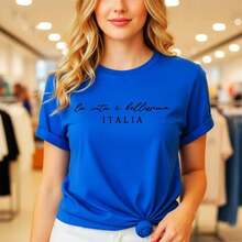 Camiseta de algodón con estampado "La Vita E  Italia" para mujer, top casual de manga corta con cuello redondo, camiseta básica de corte holgado para uso diario, disponible, blusa suave y cómoda de algodón puro, camiseta con gráfico de cita italiana, adecuada para primavera, verano y otoño. - Azul - Ver 7