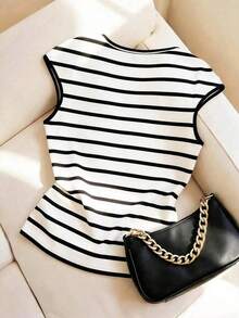 Camiseta de punto de rayas ajustada, estilo minimalista francés, top casual de manga corta, ideal para fiestas, primavera/verano - Blanco y Negro 2 - Ver 2
