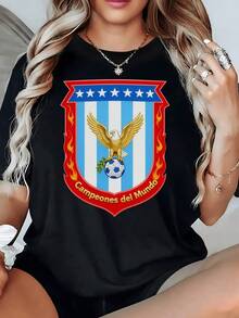 águila dorada sobre balón adornado con ramas verdes dentro de un escudo rojo y azul que simboliza fuerza victoria y orgullo nacional camiseta de mujer moderna cómoda para uso casual - Negro - Ver 1