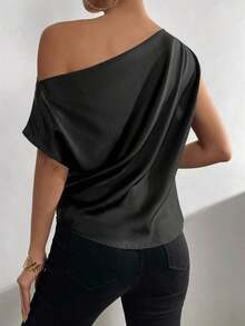 Blusa de satén con cuello asimétrico y hombro descubierto - Negro - Ver 2