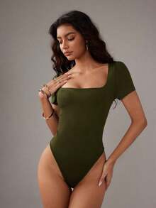 Body de mujer de unicolor de ajuste ceñido, cuello cuadrado minimalista, manga corta, versátil para uso diario - Verde militar - Ver 8