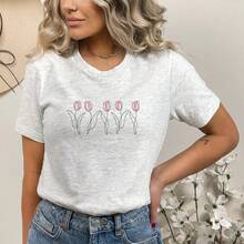 Tulip Shirt, Botanical Floral Gardening Design T-Shirt, Spring Tulip And Wildflower Gardens, Line Drawing Tulip Illustration On Pink, Keukenhof Holland Women's Blouses > Designer Blouses For Ladies - 白色 - 查看 4