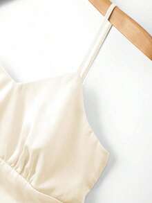 Blusa de satén sin mangas con cuello en V y diseño de fruncido en la cintura, favorecedora, elegante, sexy y versátil para primavera/verano - Beis - Ver 5