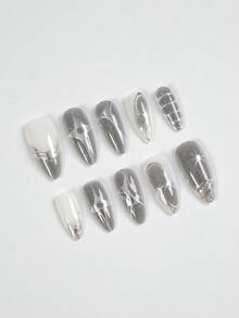 Bộ 24 móng giả màu bạc cá tính, hình dáng hạnh nhân cỡ trung bình, móng acrylic phủ toàn bộ với thiết kế công nghệ kim loại và cyberpunk, bao gồm 1 gel dán và 1 dũa móng. Phong cách tương lai cho các bữa tiệc và sử dụng hàng ngày. - Nhiều màu - Xem 5