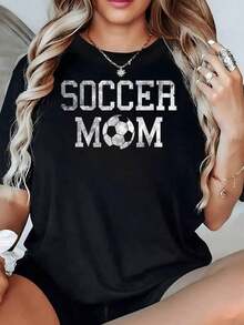 Text That Proudly Celebrates Mothers Who Are Football Fans, Showing A Central Ball Surrounded By Large, Textured Letters. Women's T-Shirt, 100% Cotton, 220g - 黑色 - 查看 1