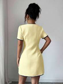 Elegante vestido casual de negocios con cuello redondo, cintura entallada y mangas cortas con botones delanteros, adecuado para primavera y verano - Amarillo claro - Ver 2