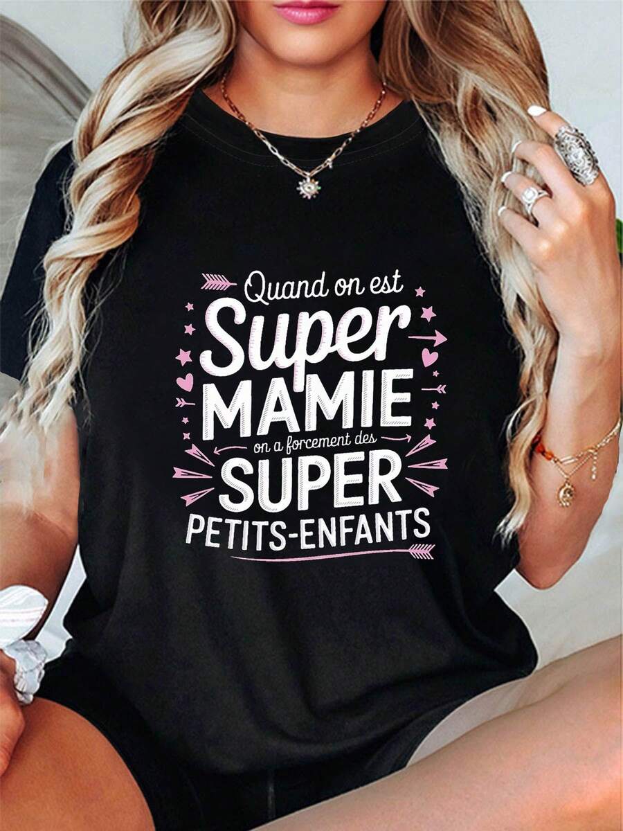 Plus-Size Graphic Tee With A "Super Grandma" Print – Stylish Black Design With A French Slogan And A Fun Arrow And Heart Pattern. | Cute Casual Top For Women, Designed For Grandmothers. | Ideal For Family Gatherings | Soft Fabric For Comfortable Wear | A Unique And Thoughtful Gift For A Beloved Grandmother: Cotton Tee - 黑色 - 查看 1