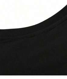 100% Pure Cotton, Breathable And Gentle On The Skin. Classic Crew Neck Design, Slim Fit, And Flattering For All Body Types. Fashionable Print With A Minimalist Style And High-Quality Finish. Unisex Design Perfect For Matching Outfits, Ideal For Everyday Wear, Dates, Leisure, And Streetwear – Versatile And Timeless. - 黑色 - 查看 2