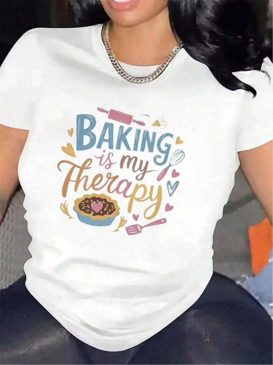 Premium Quality Cotton And Polyester Short-Sleeved T-Shirt With "Baking Is My Relaxation" Design For Use In The Kitchen, Comfortable, Ideal For Bakers, With Whisk And Cupcake Graphics, Soft, Perfect For Casual Outfits At Home Or In Restaurants, Urban Fashion T-Shirt. - 白色 - 查看 1