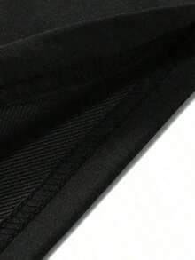 No es un conjunto a juego, los pantalones son solo para referencia de combinación. Hecho de 100% algodón puro, transpirable y agradable para la piel. Cuello redondo clásico, corte ajustado y favorecedor que se adapta a todo tipo de cuerpo. Diseño estampado moderno, minimalista y elegante. Estilo unisex, ideal para conjuntos de pareja. Perfecto para el trayecto diario, citas informales y moda urbana, versátil y atemporal. - Negro - Ver 4