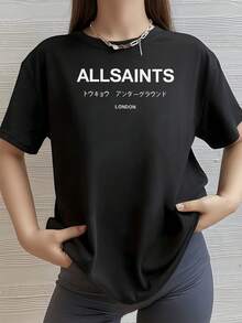 Text That Evokes The Energy Of A Modern City Where The Letters Convey An Urban Spirit Full Of Movement, Reflecting The Connection Between Contemporary Culture And Casual Elegance. A Comfortable Women's T-Shirt For Everyday Wear And Perfect To Combine With Different Urban Styles. - 黑色 - 查看 8