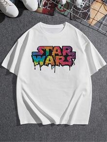 Gráfico colorido con letras que parecen derretirse simbolizando energía creativa y espíritu libre con mezcla de tonos vibrantes y textura artística que resalta la personalidad moderna camiseta de mujer  casual cómoda - Blanco - Ver 3