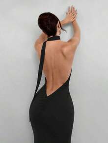 Vestido rojo sólido sin espalda con cuello halter, adecuado para citas, fiestas de Navidad y eventos de noche - Negro - Ver 2