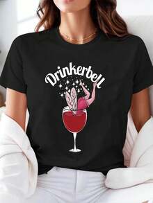Women's Fun Graphic T-Shirt With Fairy And Wine Glass Design - Wine Lover T-Shirt With Wine Glass And Bottle Design, Casual Short Sleeve Crew Neck Top, Spring Summer Holiday Gift For Women, Wine T-Shirt, Spring Summer Clothing, Fun Design, Comfortable Fit, Women's Summer T-Shirts, Women's Tops On - 黑色 - 查看 1