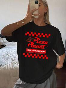 Women's Retro Space Diner Graphic Tee With A Relaxed Fit, Featuring A Planet And Pizza Print. A Stylish Casual Tee For Foodies And Sci-Fi Lovers. Made From A Lightweight And Comfortable Cotton Blend. - 黑色 - 查看 1