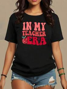 Motivational Phrase With Large Pink Lettering Celebrating The Pride Of Being A Teacher, Accompanied By An Apple And Small Hearts. Comfortable Casual Women's T-Shirt For Everyday Wear - Vintage Street Style Unisex Loose Cotton Short Sleeve Crew Neck Shirt - 黑色 - 查看 1