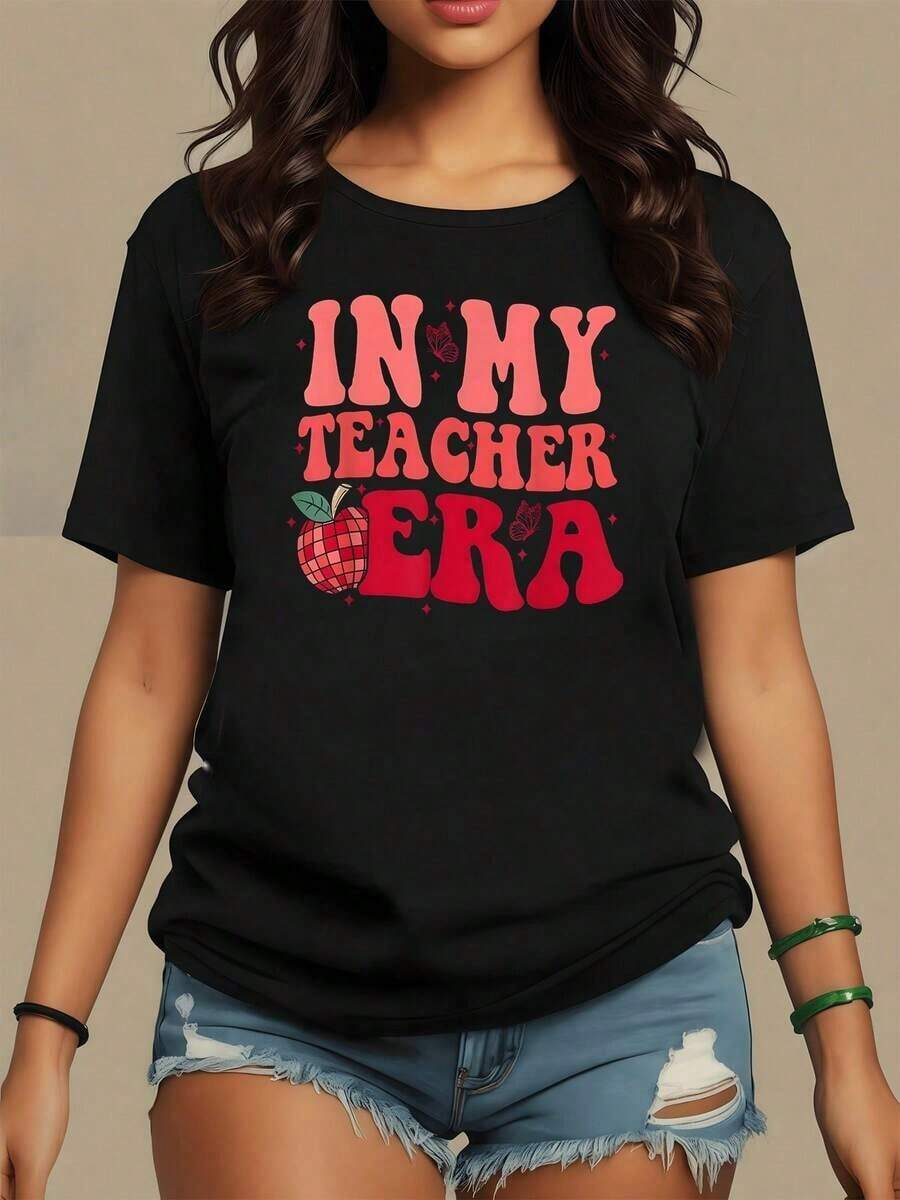 Motivational Phrase With Large Pink Lettering Celebrating The Pride Of Being A Teacher, Accompanied By An Apple And Small Hearts. Comfortable Casual Women's T-Shirt For Everyday Wear - Vintage Street Style Unisex Loose Cotton Short Sleeve Crew Neck Shirt - 黑色 - 查看 1