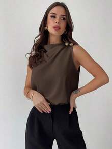 Camisa de oficina blanca sin mangas con cuello plisado asimétrico y botones metálicos, elegante y versátil para el uso diario, primavera/verano - Café integral - Ver 8