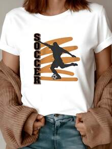 A Figure Of A Football Player In Motion Symbolizes The Passion For The Sport And The Energy Of The Game, Representing The Drive Towards A Comfortable, Modern, Casual Women's Football T-Shirt For Football Fans. - 白色 - 查看 8