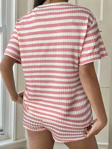 Set de 2 piezas de outfit casual de camiseta de manga corta a rayas negras y blancas con pantalones cortos - Caqui - Ver 3