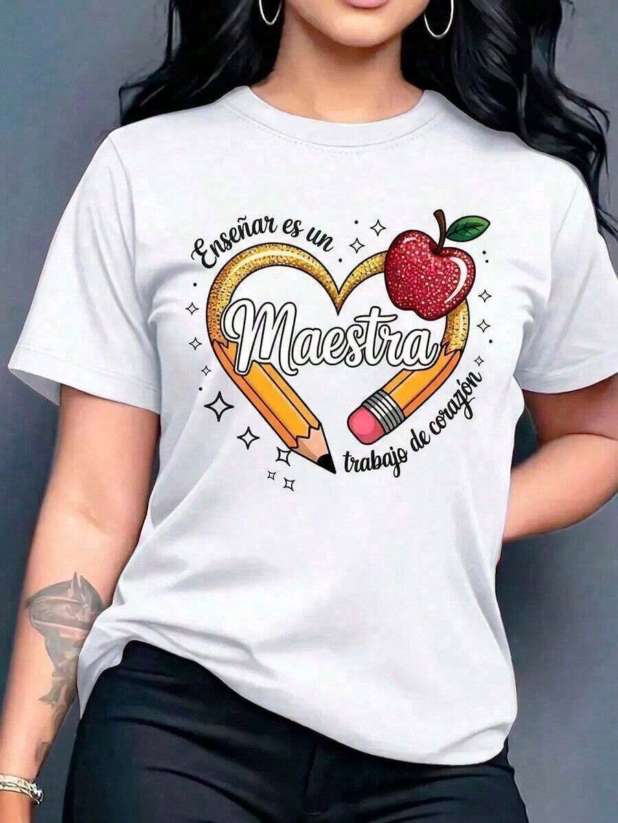 Printed T-Shirt With The Word "Maestra" (Teacher) In The Center And Around It A Heart-Shaped Pencil, An Apple And A Phrase At The Top And Bottom: "Teaching Is A Job Of The Heart", Printed Design, Colorful, Modern, Casual T-Shirt, Round Neck, Short Sleeve, Ideal To Wear To School Or Work, Loose, Fashionable, For Everyday Use. - 白色的 - 查看 1