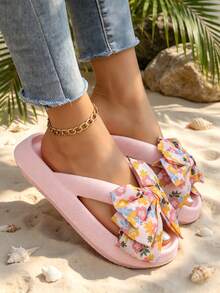 New Summer Women's Slip-On Sandals, Featuring Small Floral Bows And Soft Sole. Comfortable, Casual, Silent EVA Material Flip-Flops. Suitable For Beach, Seaside, Vacation And Travel. Can Be Worn Indoors And Outdoors. Available In Large Size. - 粉紅色(碎花) - 查看 4