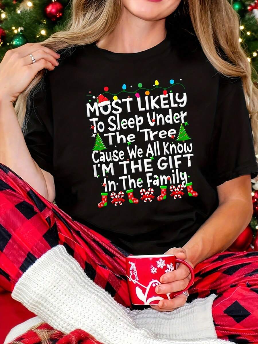 A Women's T-Shirt With The Phrase 'THE REAL POSSIBILITY Of Sleeping Under The Tree Because We All Know I'M THE FAMILY'S GIFT'. This Casual Black Short-Sleeved, Crew-Neck Top Is Perfect For Holiday Outings And Get-Togethers With Friends. - 黑色 - 查看 1