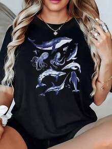 Ilustración de ballenas delfines y pulpos que simboliza la conexión entre la libertad marina y la serenidad del océano camiseta para mujer 100% algodón suave y cómoda - Negro - Ver 2