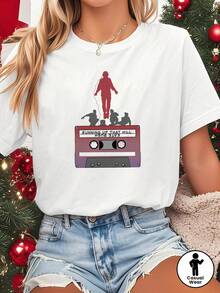 Camiseta de inspiracin para mujer con estampado "Running Up That Hill", manga corta y cuello redondo - Blanco claro, atuendo casual de primavera/verano para fiesta de Navidad - Atuendo de fan - Diseo de fantas■a festiva e icnico - Negro - Ver 2