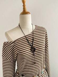 Top de manga larga asimétrico de hombro suelto con rayas de jacquard de punto de colores, moda casual y cómoda para uso diario, otoño/invierno - Café integral - Ver 6