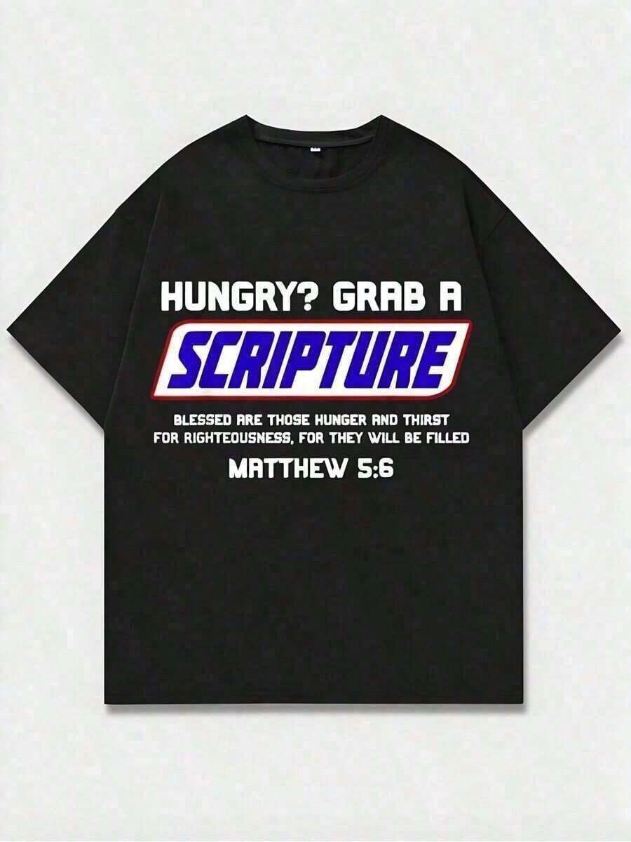 Perfect For Everyday Wear. Black T-Shirt With The Phrase "HUNGRY?" "GRAB A SCRIPTURE" And Bible Verse Text. Casual Print, Comfortable And Versatile. 220g Pure Cotton Printed T-Shirt With Letter Pattern. Unisex Style, Crew Neck. Suitable For Casual Outings, Travel, Beach, School, Working From Home, And Weekend Activities. Comfortable And Stylish For Any Occasion. - 黑色 - 查看 1
