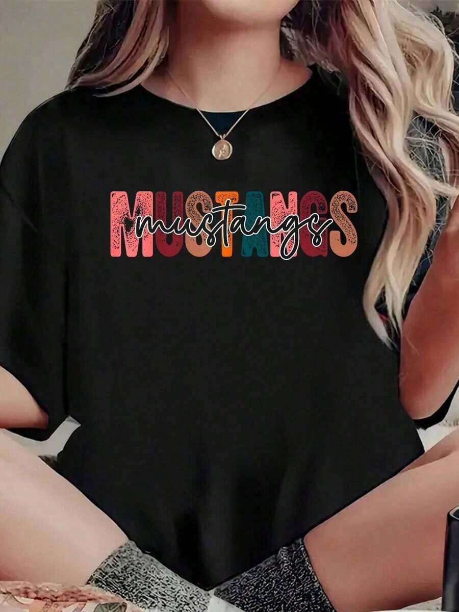 Camiseta de espiritu de fanático de los deportes escolares de los Mustangs.Camiseta Casual de Verano de Manga Corta con Cuello Redondo para Mujer - Estilo - Ver 1
