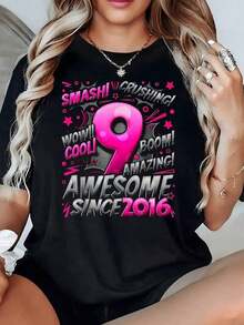 El estampado muestra un número grande rodeado de palabras vibrantes que expresan energía positivismo y alegría ideal para celebrar momentos especiales camiseta para mujer 100% algodón suave y cómoda - Negro - Ver 2
