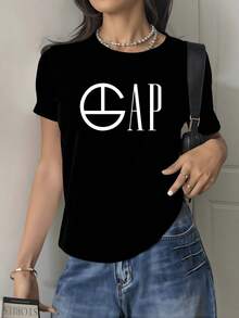 Símbolo circular blanco entrelazado con letras que evocan equilibrio y modernidad representando conexión y armonía visual con un toque minimalista camiseta de mujer casual elegante para uso diario - Negro - Ver 1