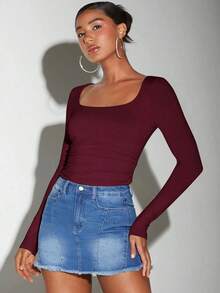 Camiseta crop de cuello cuadrado fruncido lateral - Burdeos - Ver 7