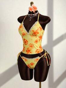 Conjunto de bikini de dos piezas con estampado floral tropical, parte superior tipo bandeau con tirantes atados y detalles de encaje para mujer, ideal para vacaciones de verano y playa - amarillo ganso - Ver 4