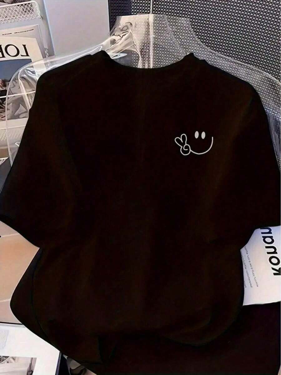 Y2K Black T-Shirt With Face Design, Unique And Casual Style, Perfect For Branding In Mexico. Stay Fashionable With This Stunning Design! Ideal For Every Occasion. Buy Now And Stand Out! Plus Size Women's Blouse - 風格 - 查看 1