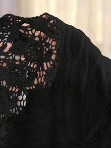 Classic Plus Size Women's Summer Blouses, Elegant Blouse, White T-Shirt, Jacquard Knit T-Shirt, T-Shirt With Contrasting Lace - 黑色 - 查看 7