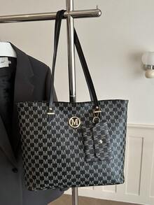 Bộ 3 túi tote in chữ M, có chi tiết logo kim loại, chất liệu giả da và vải bố, thiết kế miệng túi mở, phong cách thường ngày, túi đeo vai cỡ lớn kèm ví nhỏ và ví đựng tiền xu dành cho nữ. - màu đen - Xem 9