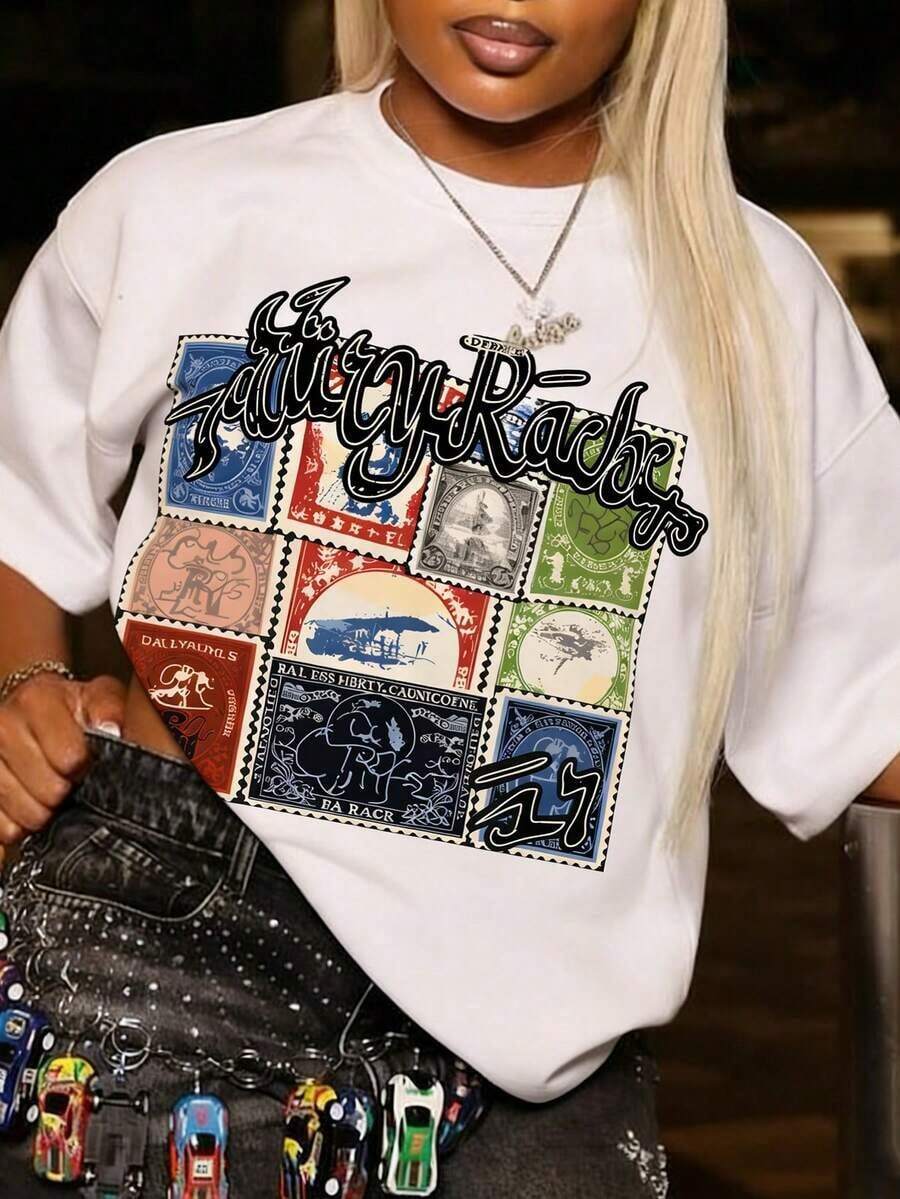 Camiseta de manga corta holgada para mujer, blanca, con estampado de letras de colección vintage, de alta demanda. # Atuendo del Día # Ropa urbana # Estética # Atributos de estilo vintage, con características versátiles para el uso diario, agradables al tacto, ideales para fotos y llamativos, centrados en el estilo retro americano, la estética dulce y cool de los Y2K, el estilo urbano atrevido y la vibra relajada y relajada, pertenecientes a la última categoría de camisetas de manga corta holgadas para mujer. Es perfecto para todas las situaciones, como ropa urbana de verano, salidas a tomar un café, viajes con amigas, desplazamientos en el campus, compras diarias, festivales de música, fiestas y patinaje, y es un artículo imprescindible para crear atuendos estéticamente atrevidos de primavera y verano y dominar las normas de tránsito. # Estilo Retro # CasualChic # StampPrint. O3R6 - Blanco - Ver 1