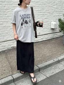 Retro Style Band Print Short Sleeve T-Shirt, Dark Grey, 100% Cotton, Casual Rock Style For Women, Women's Short Sleeve T-Shirt, Women's Top, T-Shirt, 100% Cotton, For Women, Regular Length, Comfortable Pure Cotton Fabric, Machine Washable. - 淺灰色 - 查看 2