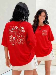Flores secas y delicadas se entrelazan en un diseño sutil y elegante camiseta de mujer 100% algodón que evoca la belleza efímera de la naturaleza en tonos neutros.Suitable for spring, summer and autumn - Rojo - Ver 1
