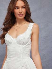 x Tata & Beatriz  Vestido midi sin mangas con ajuste entallado y vuelo, escote corazón, copas con aros, bordado con conchas marinas, cintura baja, ideal para primavera y vacaciones en la playa - Blanco - Ver 2