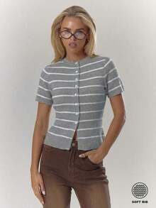 Top de manga corta ajustado con botones, de punto acanalado a rayas, acogedor, lindo, informal, para club de café, invierno, elegante, fiesta de primavera - Gris - Ver 7
